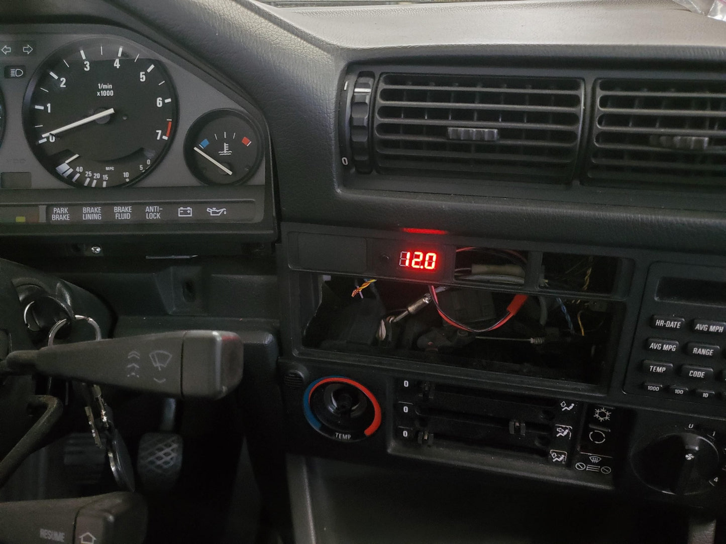 E30 Dashboard Voltmeter